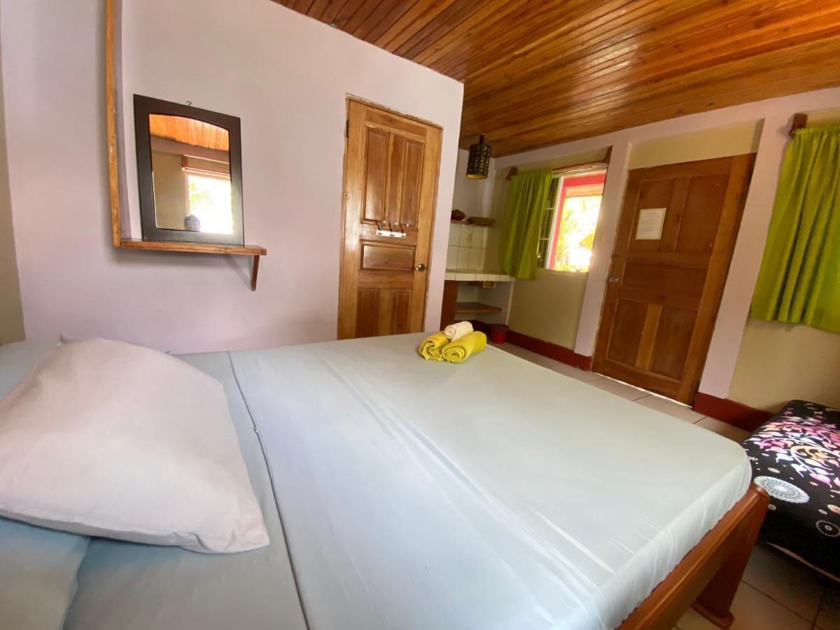 Las Palmeras Oceanview Hotel And Dive Center Little Corn Island Exterior foto