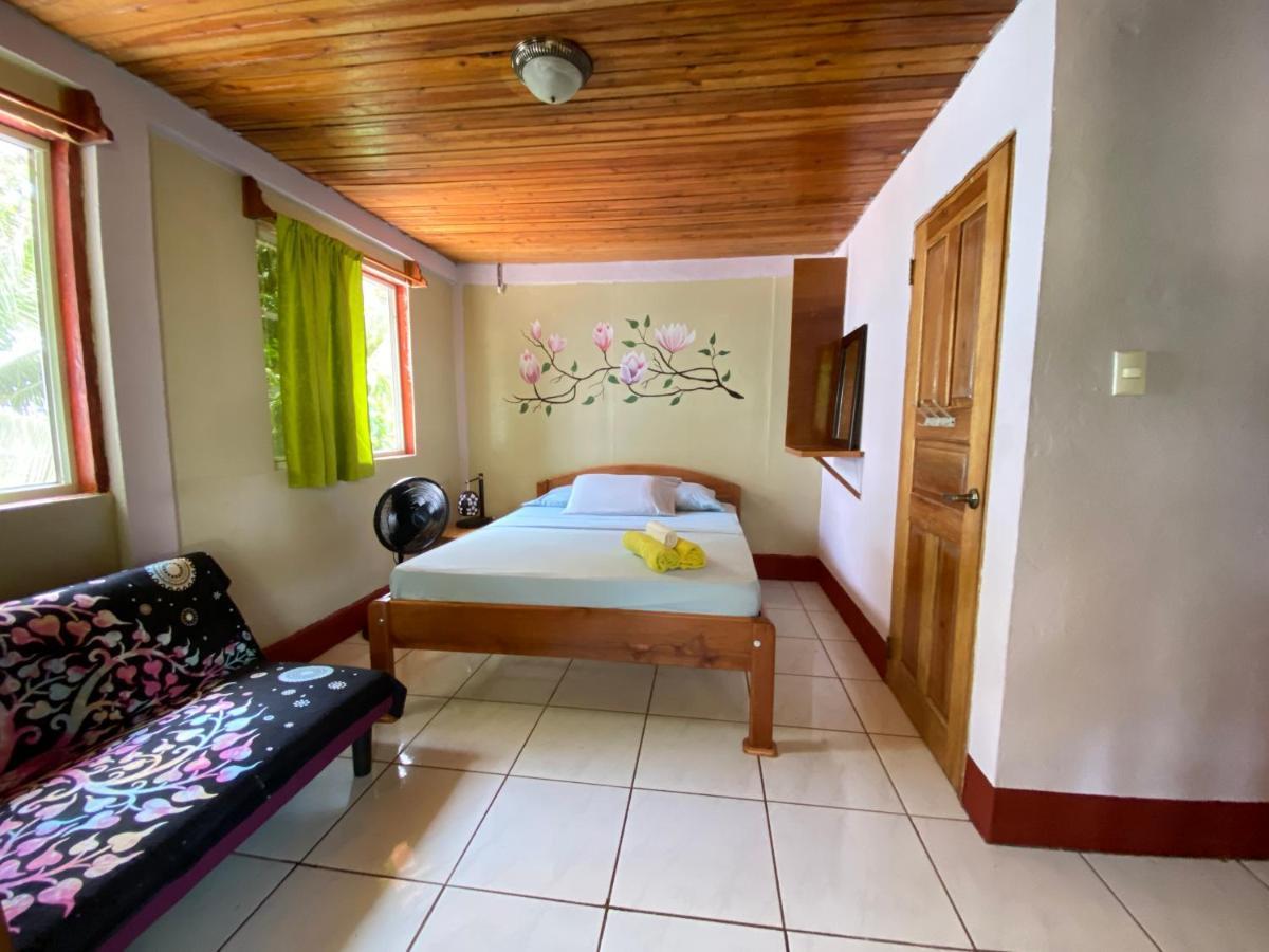 Las Palmeras Oceanview Hotel And Dive Center Little Corn Island Exterior foto
