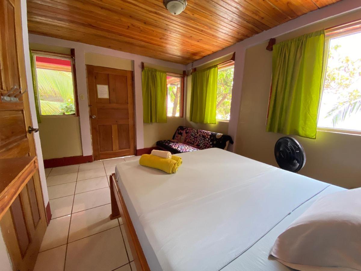 Las Palmeras Oceanview Hotel And Dive Center Little Corn Island Exterior foto