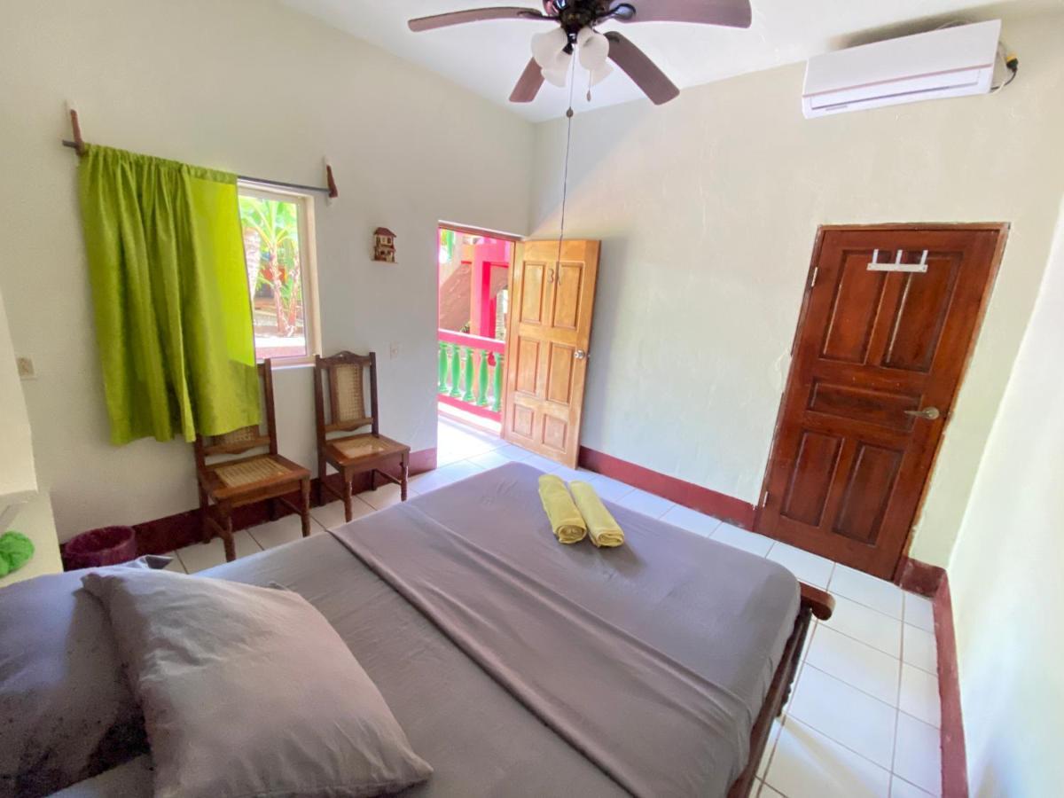 Las Palmeras Oceanview Hotel And Dive Center Little Corn Island Exterior foto