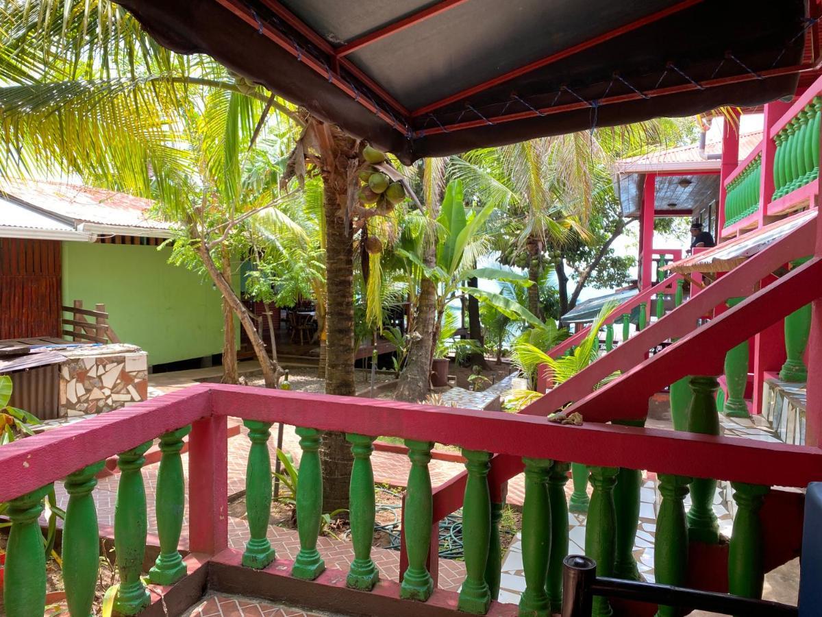Las Palmeras Oceanview Hotel And Dive Center Little Corn Island Exterior foto