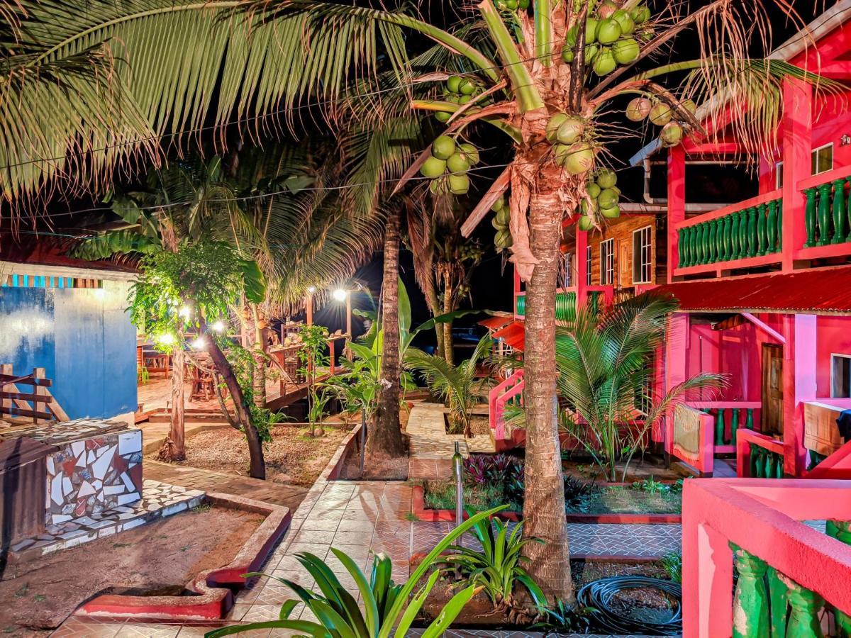 Las Palmeras Oceanview Hotel And Dive Center Little Corn Island Exterior foto