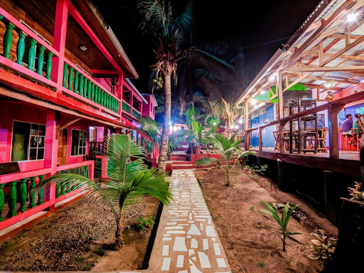 Las Palmeras Oceanview Hotel And Dive Center Little Corn Island Exterior foto