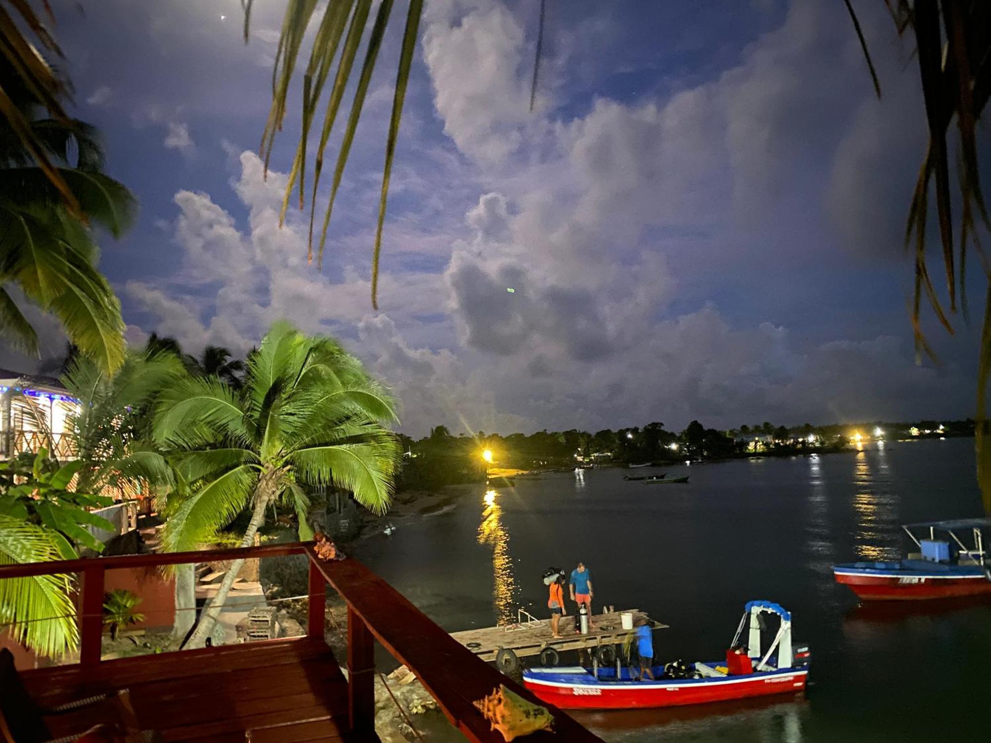 Las Palmeras Oceanview Hotel And Dive Center Little Corn Island Exterior foto