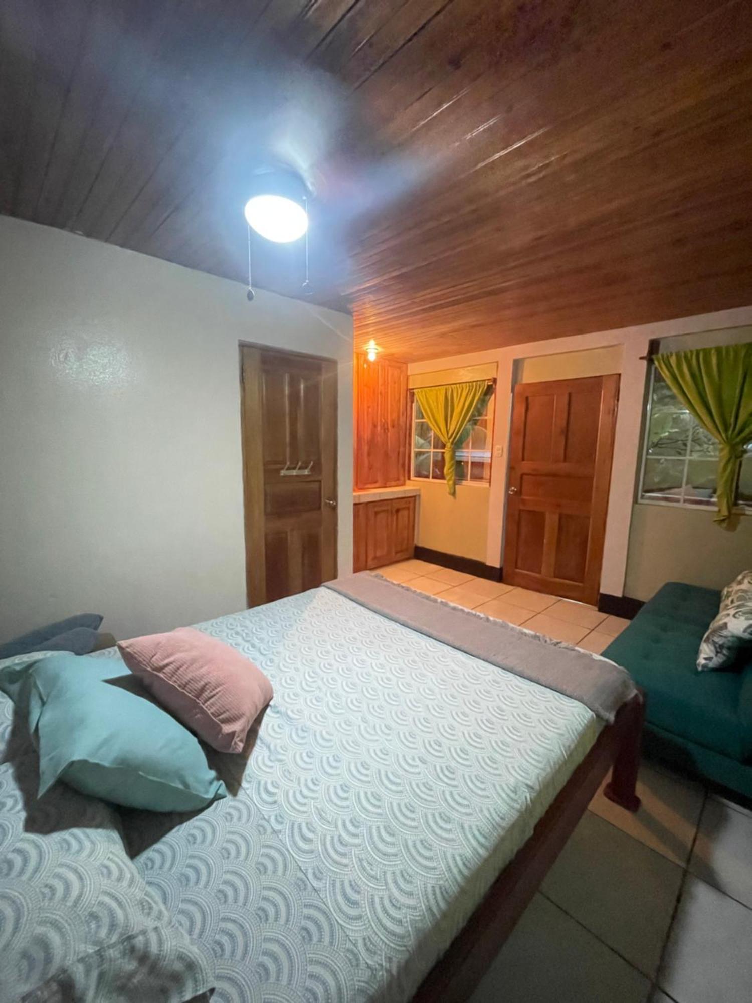 Las Palmeras Oceanview Hotel And Dive Center Little Corn Island Exterior foto