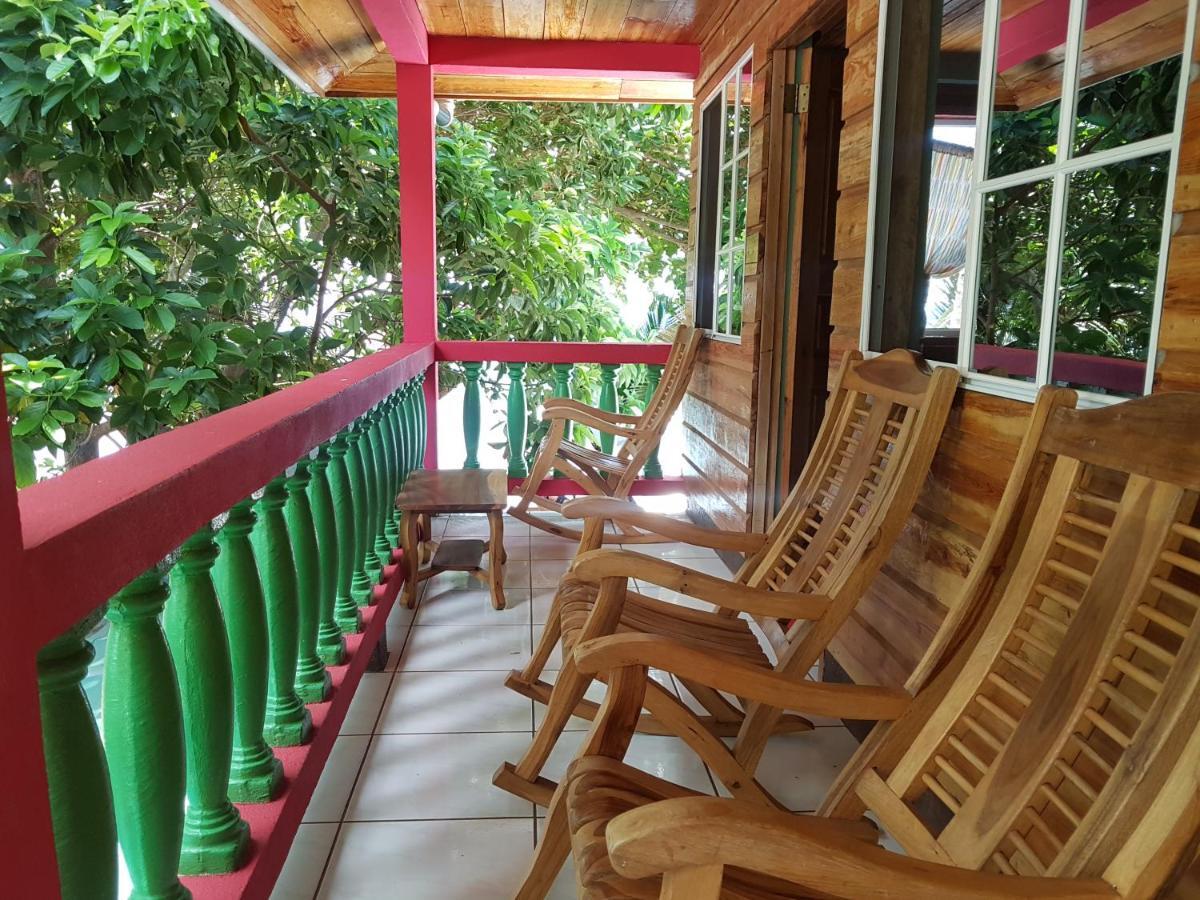 Las Palmeras Oceanview Hotel And Dive Center Little Corn Island Exterior foto